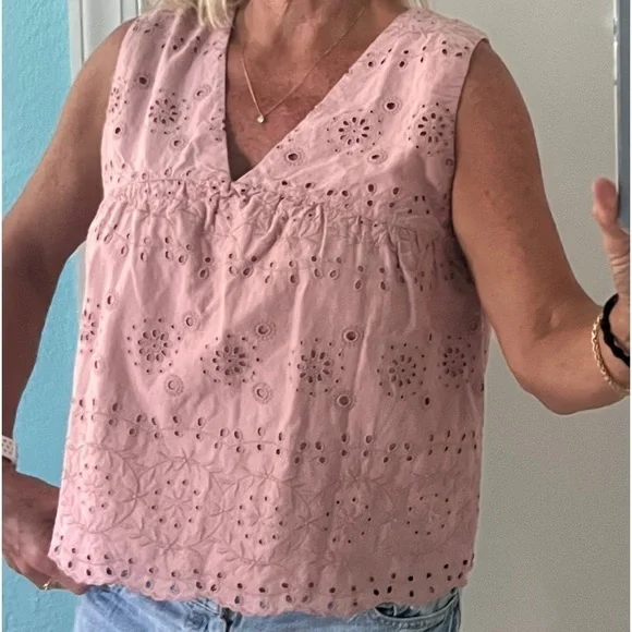 146. Loft, Mauve colored eyelet sleeveless shirt, fully lined, reversible?? XL - Picture 9 of 9